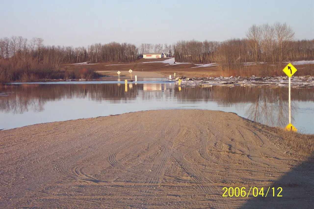Flooded road near the Carrot River, 2006-04-12